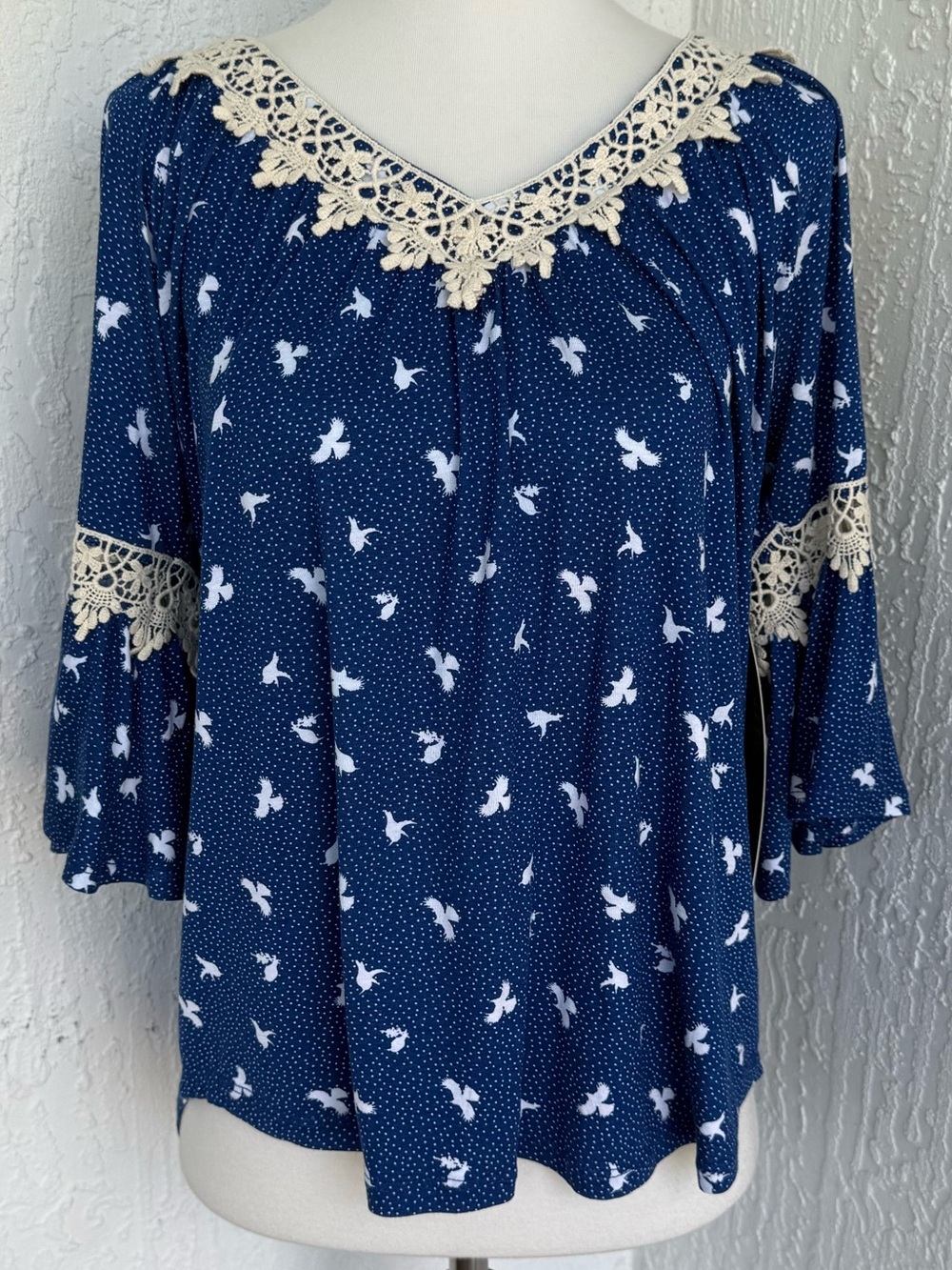 Always Indigo Navy Floral Motif V-Neck Blouse with Cream Lace and Print NWT M